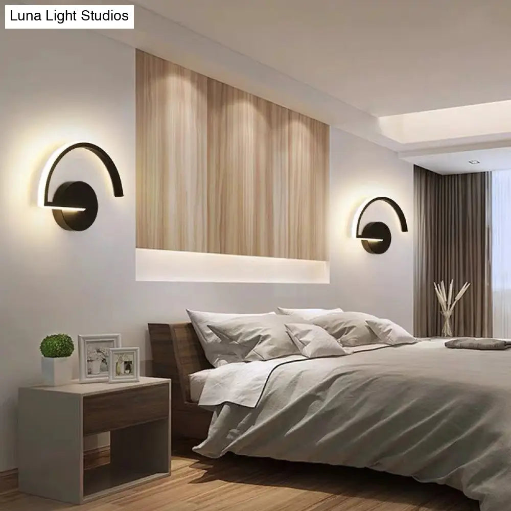 Sleek Metal Led Wall Sconce For Minimalistic Bedroom Lighting