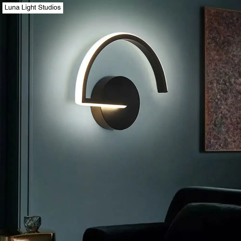 Sleek Metal Led Wall Sconce For Minimalistic Bedroom Lighting