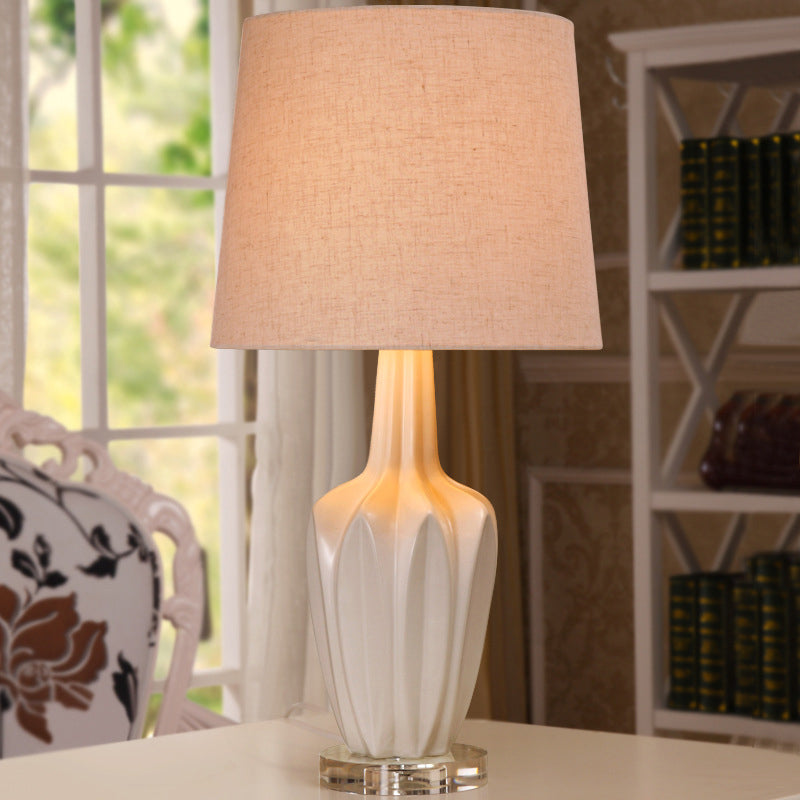 Simple White Ceramic 1-Head Vase Table Lamp With Fabric Lampshade