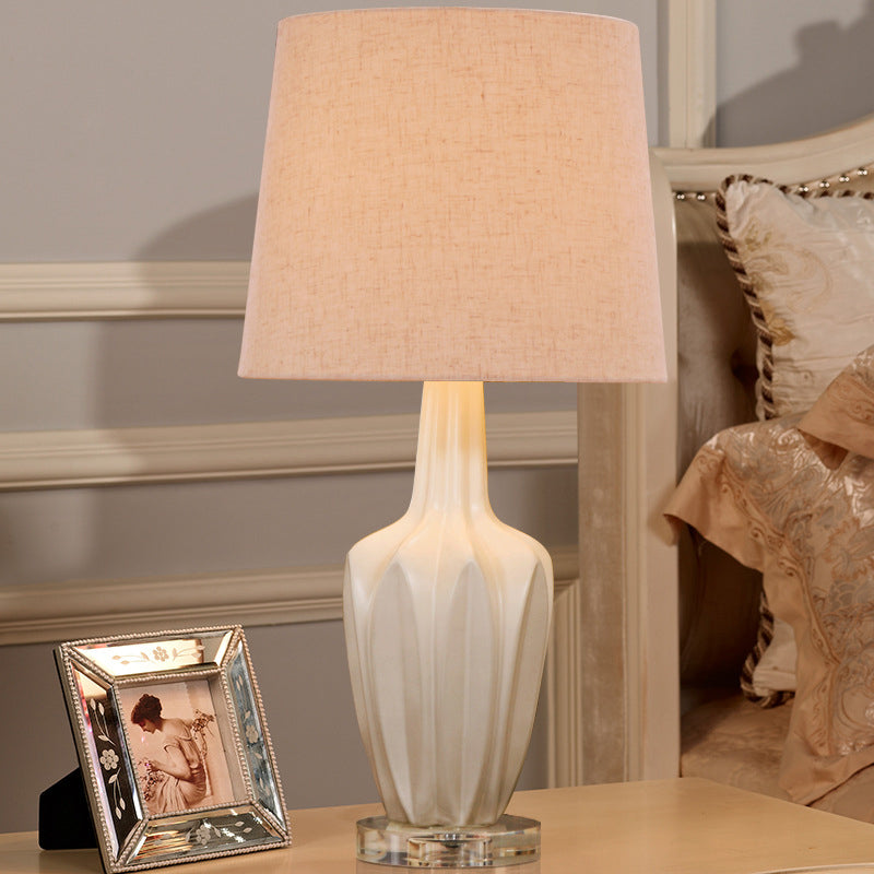 Simple White Ceramic 1-Head Vase Table Lamp With Fabric Lampshade