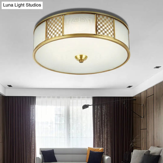 14/18 Wide 4-Light Colonial Drum Flush Mount Ceiling Light With Milky Glass Flushmount In Brass
Or