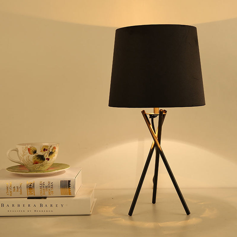 Minimalist Drum Fabric Night Light: Black/White Table Lamp With Cross-Legged Design Black