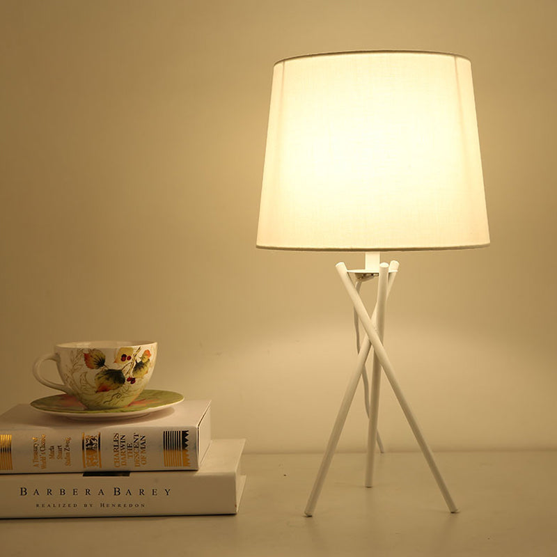 Minimalist Drum Fabric Night Light: Black/White Table Lamp With Cross-Legged Design White