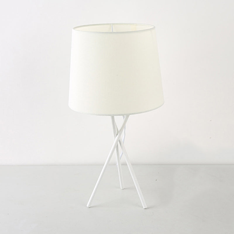 Minimalist Drum Fabric Night Light: Black/White Table Lamp With Cross-Legged Design