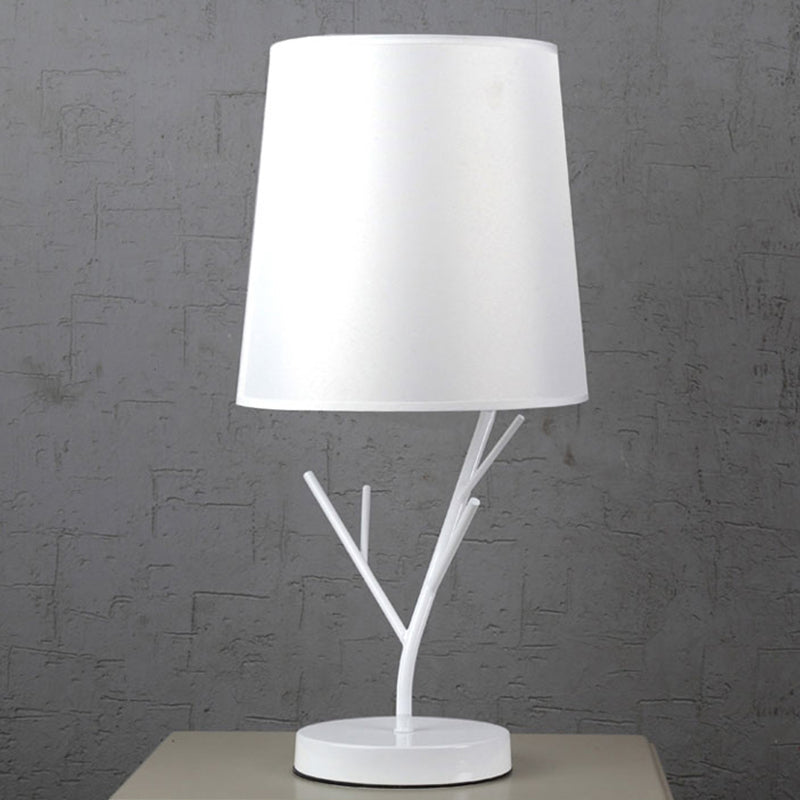 Modernist Coral Lounge Table Lamp With Barrel Fabric Shade In Black/White