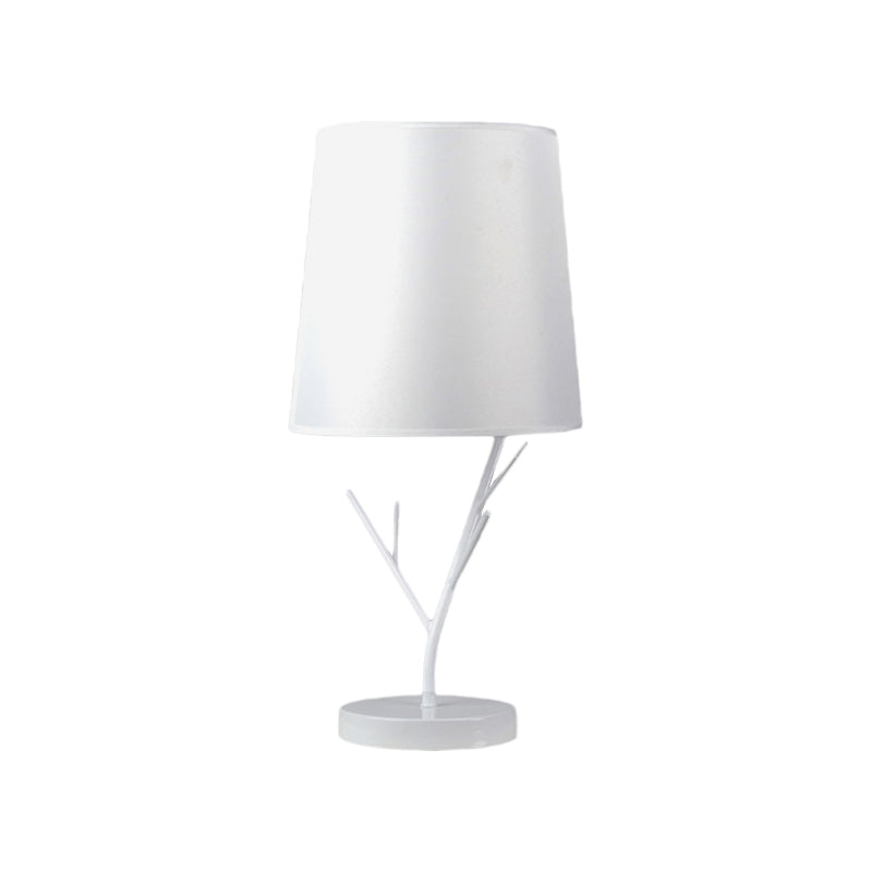 Modernist Coral Lounge Table Lamp With Barrel Fabric Shade In Black/White
