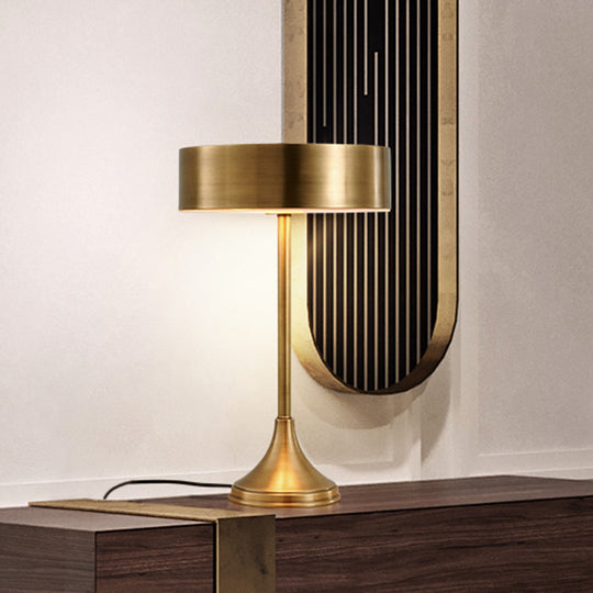 Metallic Colonial Brass Table Light With Round Bedside Nightstand Base