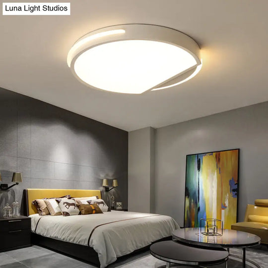 16/19.5 White Round Ceiling Mounted Led Flush Light Fixture Metal Construction Simple Style Stepless