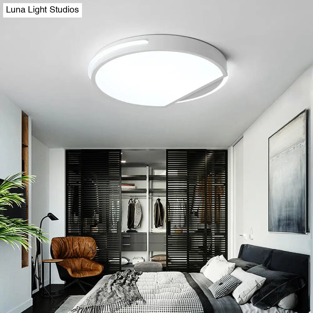 16/19.5 White Round Ceiling Mounted Led Flush Light Fixture Metal Construction Simple Style Stepless