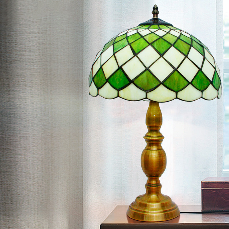Scarlett - Classic Single Bulb Dome Nightstand Lamp Classic Green Hand Cut Glass Desk Light with Grid Pattern
