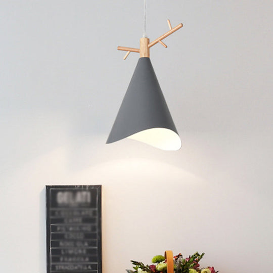 Iron Waveform-Edge Conic Ceiling Light - Nordic 1 Head Pendant (Green/Grey/White) With Wood Antler