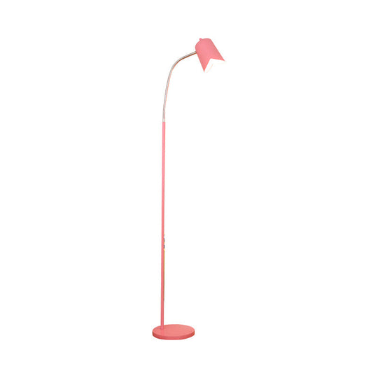 Sleek Nordic Metal Floor Lamp With Gooseneck - Perfect For Office Use