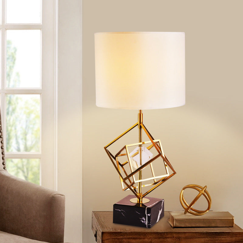 Interlocked Cube Table Lamp: Modern Metal 1-Light Night Light With Brass And Black Accents