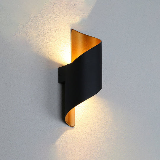 Aluminum Led Wall Sconce With Spiral Design & Gold Inner In Black/White