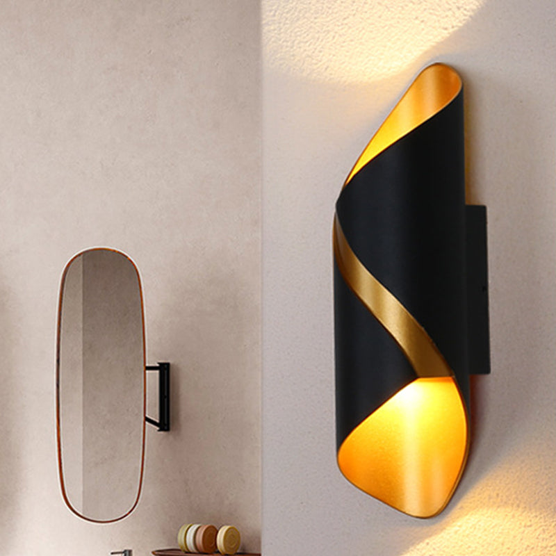 Metal Wall Light With Post-Modern Led Technology Black & Gold Finish