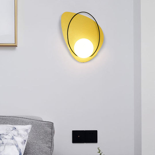 Modern Metallic Petal Wall Sconce - Stylish Single Living Room Light Fixture
