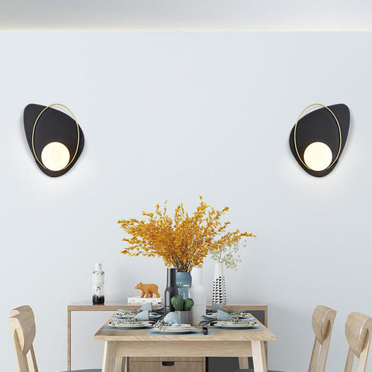 Modern Metallic Petal Wall Sconce - Stylish Single Living Room Light Fixture