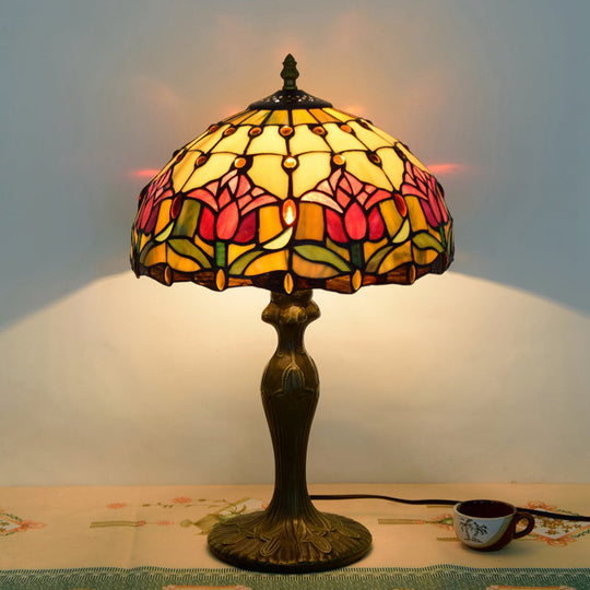 Decorative Stained Glass Dome Shade Table Lamp For Living Room - Nightstand Light Beige