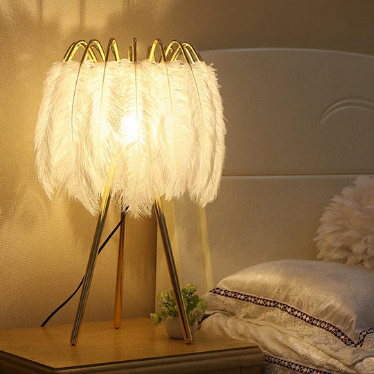 Minimalistic Metallic Tripod Table Light With Feather Shade In Gold / B