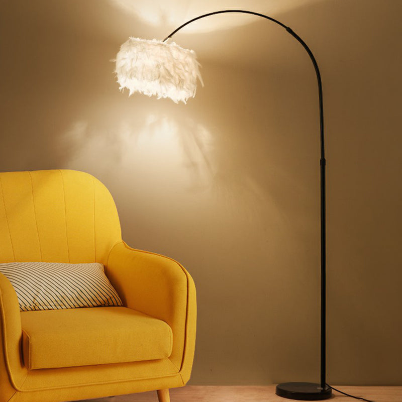 Simplicity 1-Bulb Stand Up Lamp With Arc Arm Perfect For Living Room Lighting
