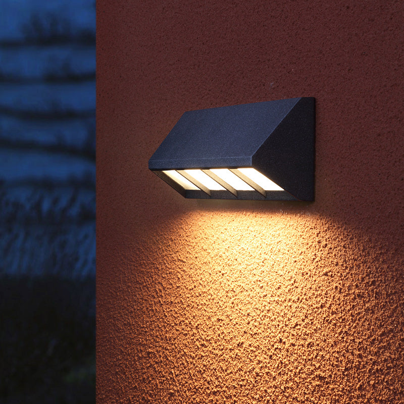 Modern Matte Black Led Outdoor Wall Sconce With Triangular Prism Design