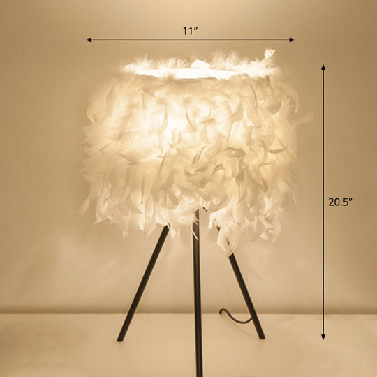Minimalist Black Table Lamp With Feather Lampshade - Ideal For Bedroom Nightstand