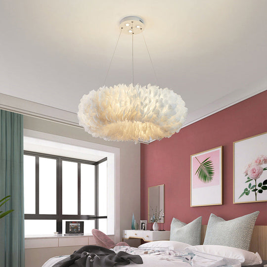 Modern White Feather Pendant Light For Bedroom With Suspension Design