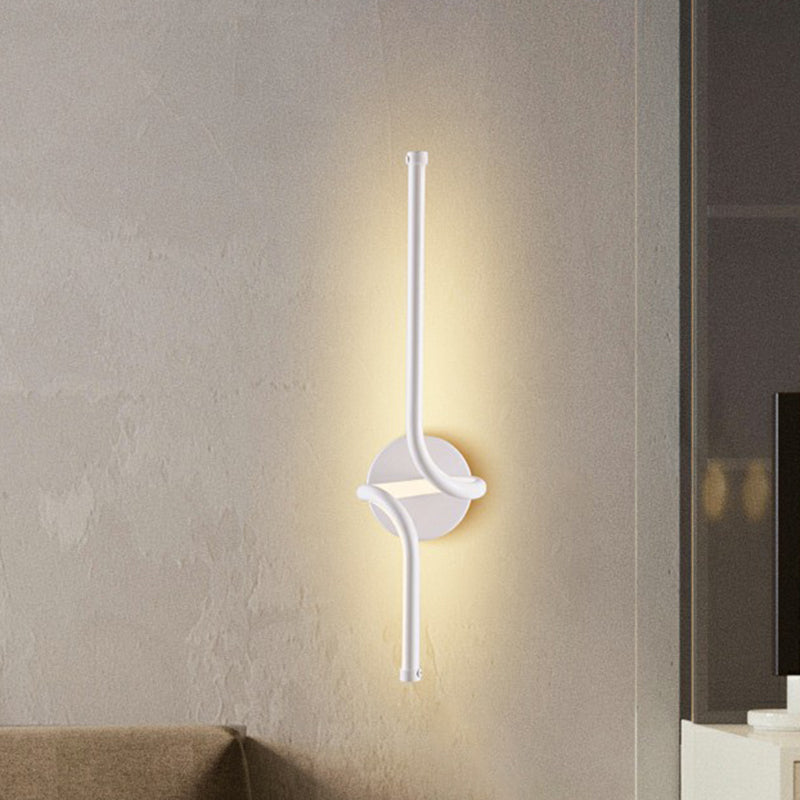 Minimalist Metallic Led Wall Sconce - Sleek Linear Bedside Lighting Fixture White / Warm