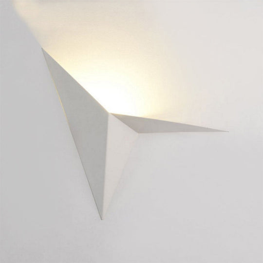 Contemporary Polygon Wall Sconce In Black/White Metal With Led Warm/White Lighting For Living Room