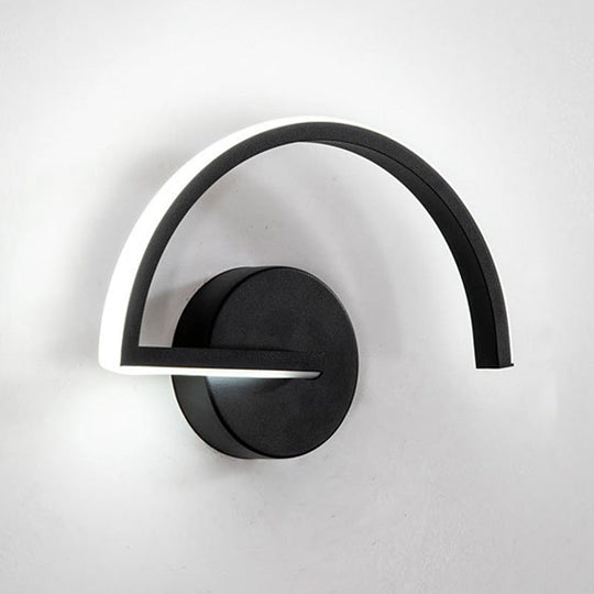 Sleek Metal Led Wall Sconce For Minimalistic Bedroom Lighting Black / Warm