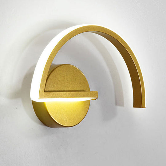 Sleek Metal Led Wall Sconce For Minimalistic Bedroom Lighting Gold / White