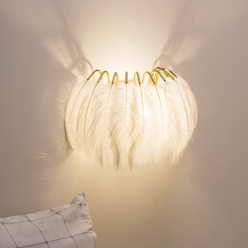 Modern Metal Wall Sconce With Feather Shade - Bedroom Lighting (2 Lights) 110V-120V / Blanco