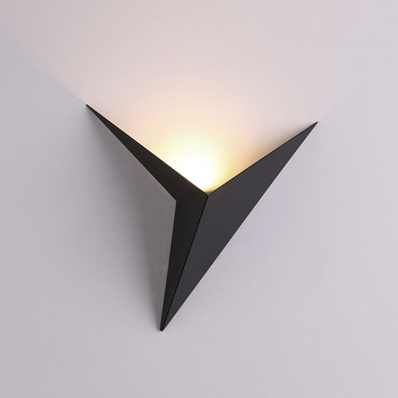 Modern Led Wall Sconce With Simple Triangular Design For Living Room Black / Warm