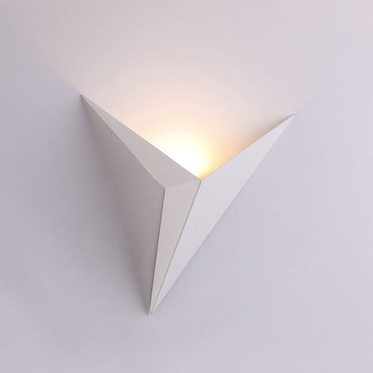 Modern Led Wall Sconce With Simple Triangular Design For Living Room White / Warm