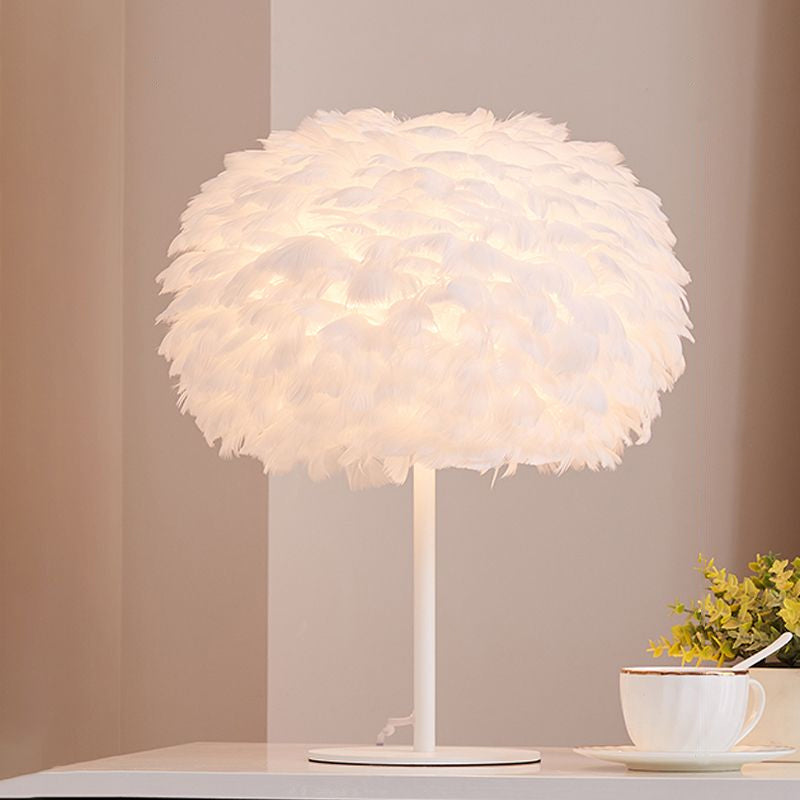 Nordic Style Feather Table Lamp - Spherical Accent Nightstand Light For Living Room White / Straight