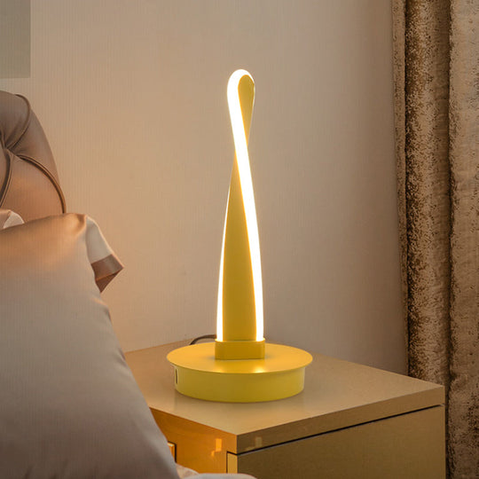 Modern Led Night Table Lamp - Acrylic Twisted Task Lighting In Yellow/Black With Metal Base Yellow