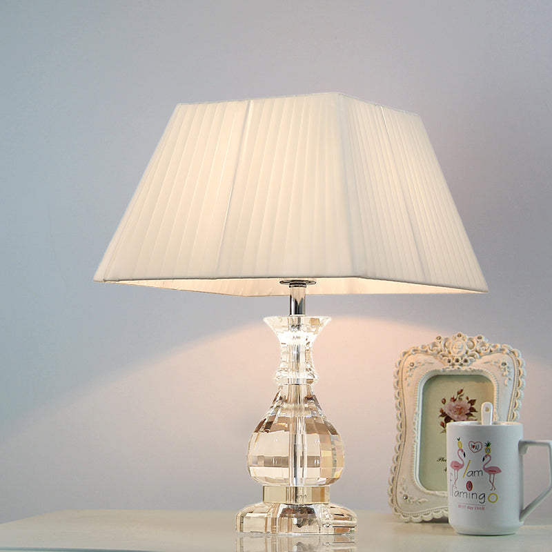 Modernist Hand-Cut Crystal Small Table Lamp In White
(1 Head Vase Shape Desk Light) White