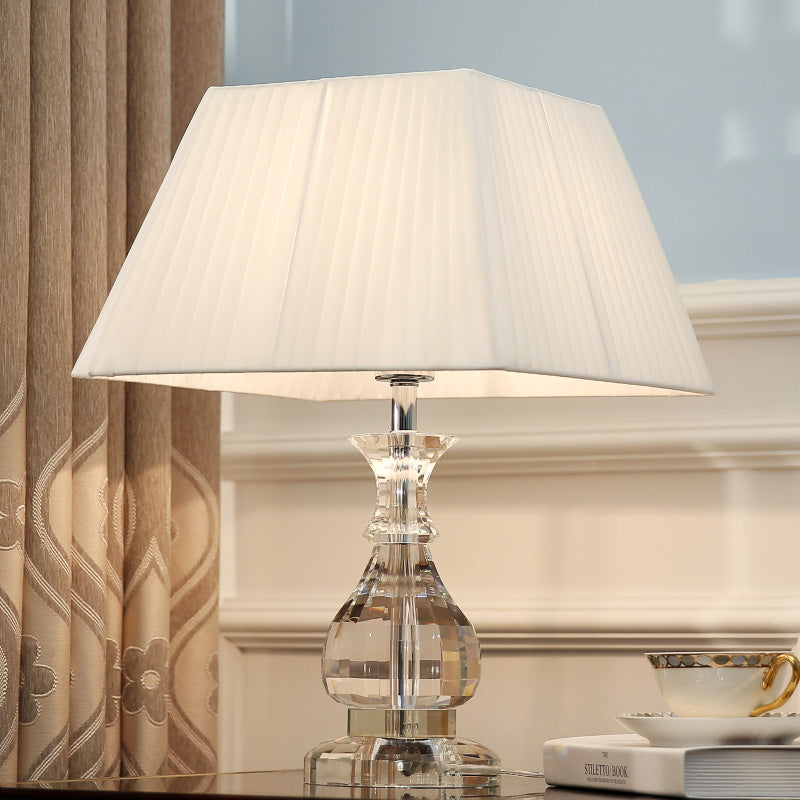 Modernist Hand-Cut Crystal Small Table Lamp In White
(1 Head Vase Shape Desk Light)