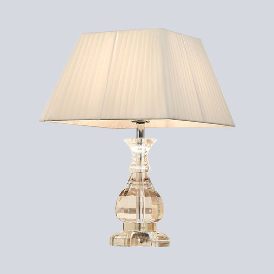 Modernist Hand-Cut Crystal Small Table Lamp In White
(1 Head Vase Shape Desk Light)