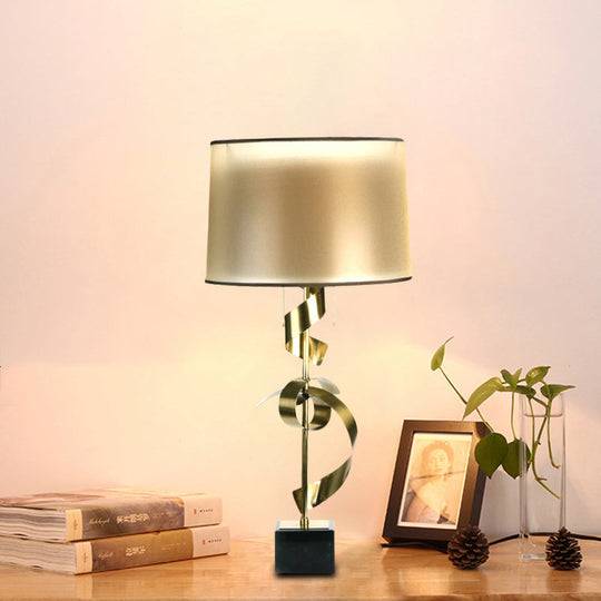 Contemporary Gold Desk Lamp - Metal Silk Ribbon Design With Pull Chain