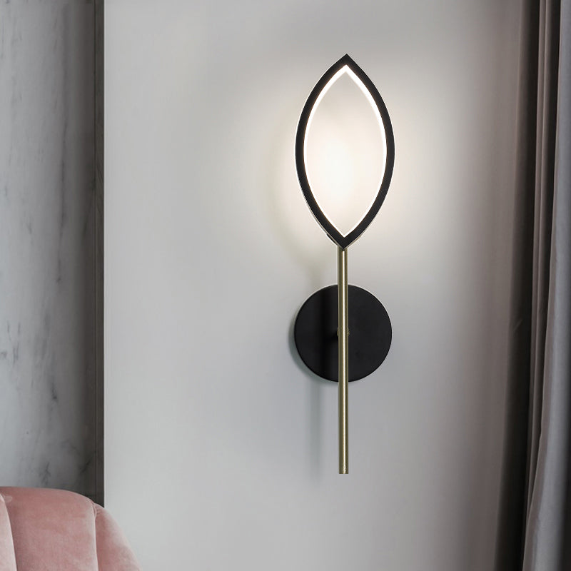 Modern Leaf-Shaped Metallic Wall Sconce - Black/Gold Finish Led Light For Living Room Black-Gold
