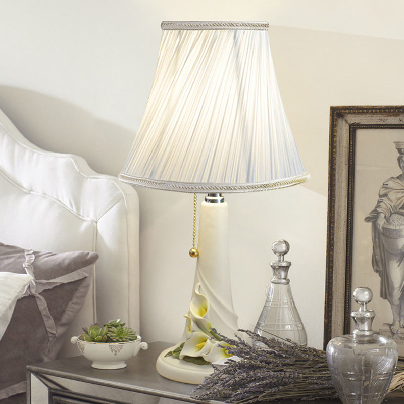 White Fabric Nightstand Lamp: 1 Head Bell Night Light With Calla Lily Resin Base & Pull Chain