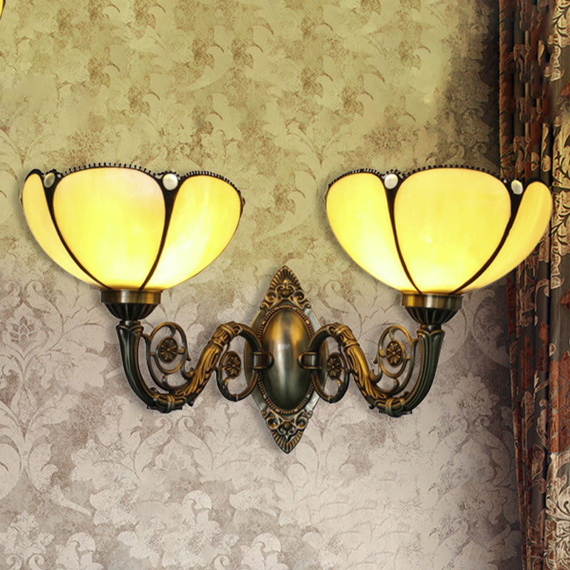 Baroque Bronze Wall Sconce With Scalloped Glass Shade For Bedside Lighting Beige