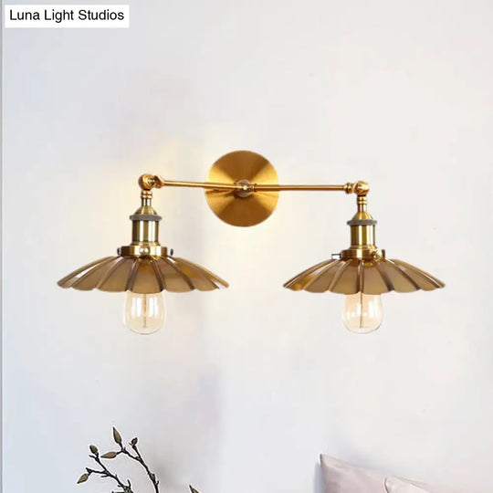 Antique Scalloped Edge Wall Lamp - Stylish Metallic Mounted Light For Bedroom In Brass/Rust