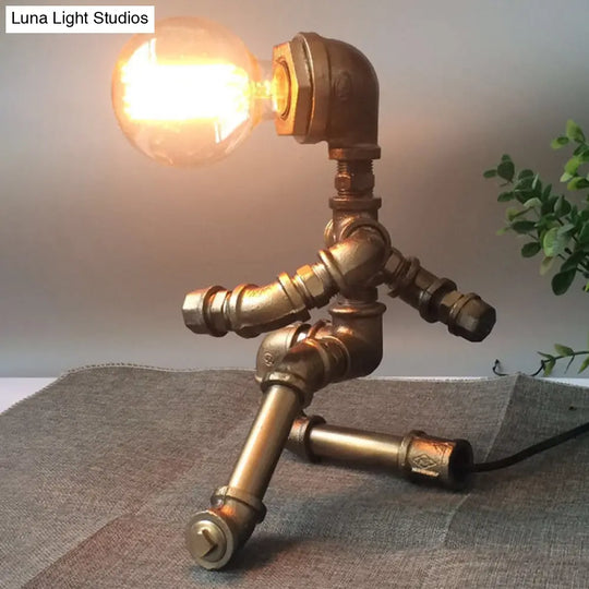 Antique Style Wrought Iron Pipe Man Table Lamp With Brass Finish For Coffee Shop