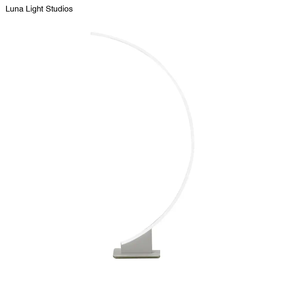 Arched Shape Led Floor Lamp In White For A Simplistic Metallic Living Room Look