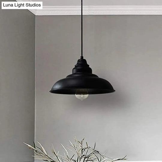 Industrial Black Metal Pendant Lamp With Single Bulb For Barns And Living Rooms