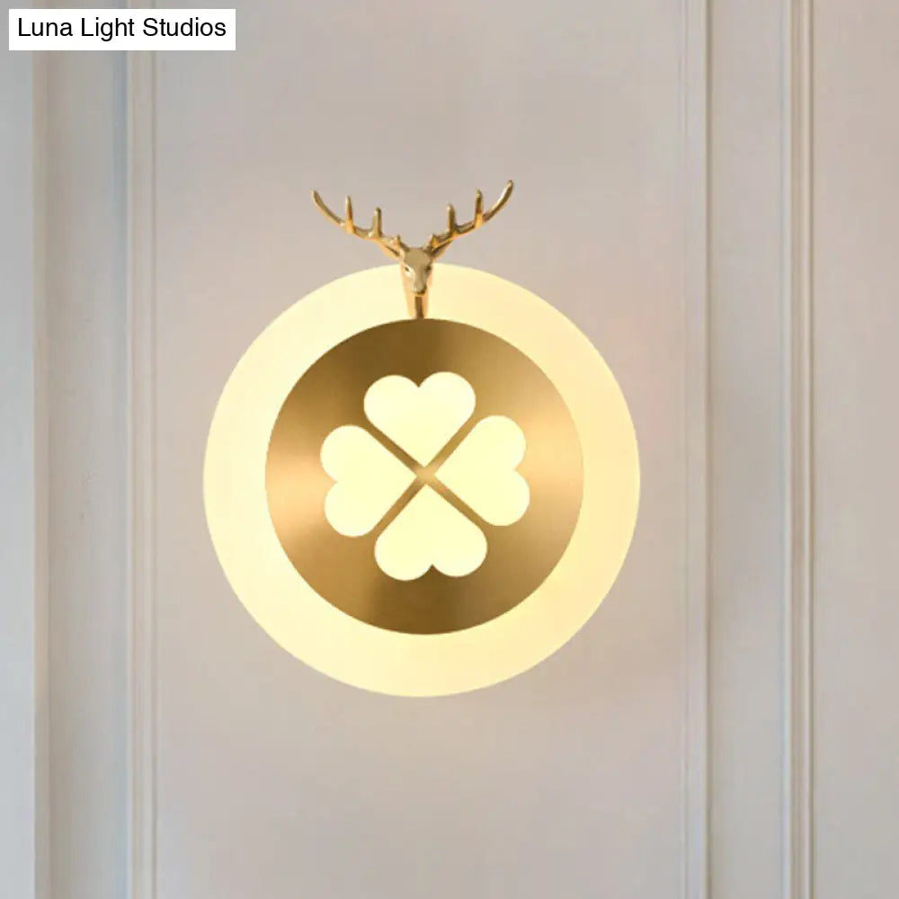 Brass/Black Metal Circle Sconce With Lucky Clover Pattern - Led Wall Light For Tradition Living Room