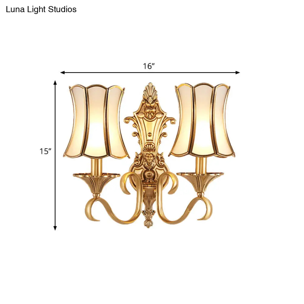 Brass Curved Wall Sconce With Traditional Style - Perfect For Living Room Lighting