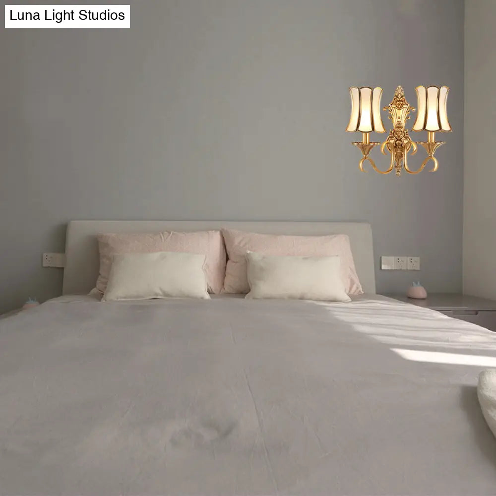 Brass Curved Wall Sconce With Traditional Style - Perfect For Living Room Lighting